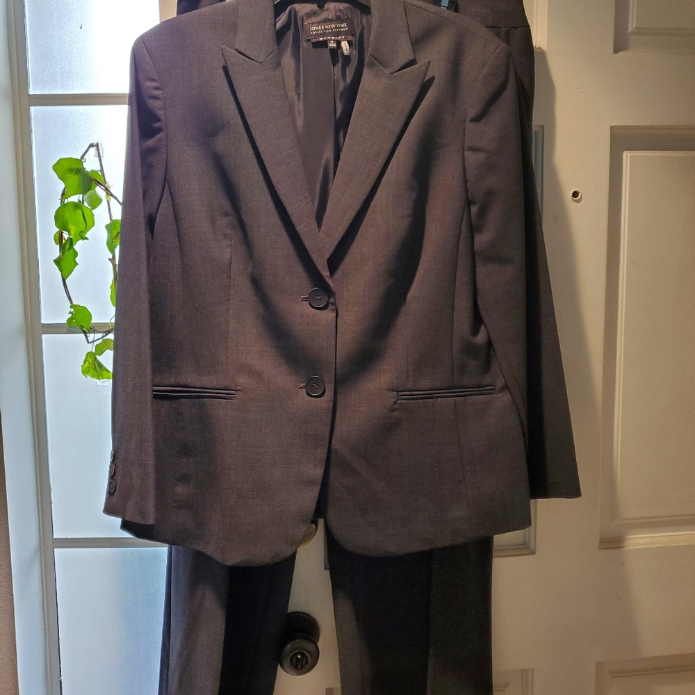Jones New York wonens charcoal suit size 14